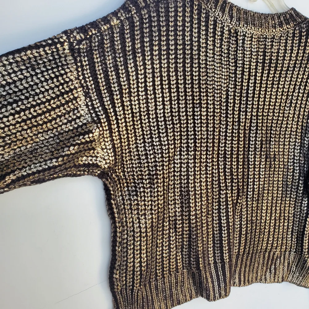 Crop Metallic Gold Black Cable Knit Sweater NWT Size L - Picture 8 of 16